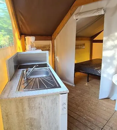 Camping Domaine Papillon Reyrevignes  Exterior foto